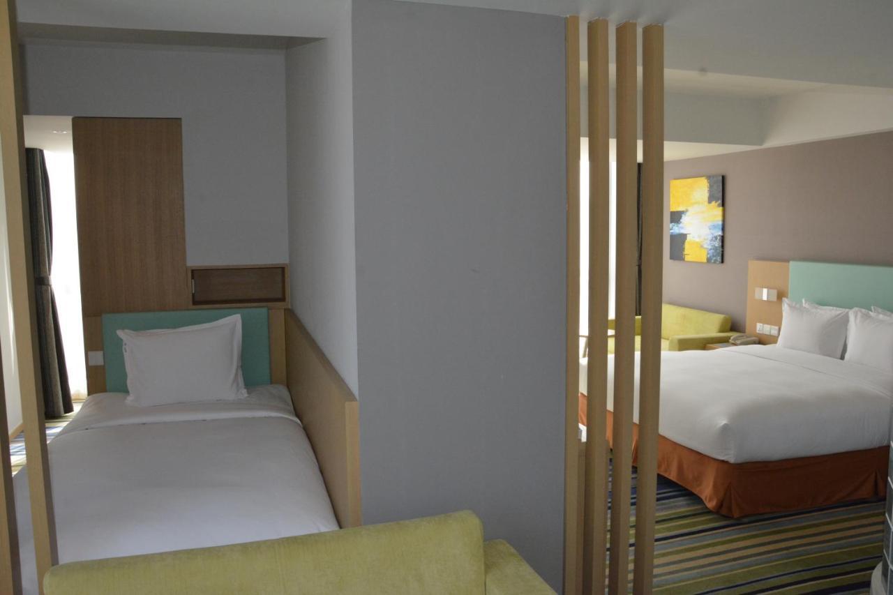 Holiday Inn Express Yingkou Onelong Plaza By Ihg Gaizhou Zewnętrze zdjęcie