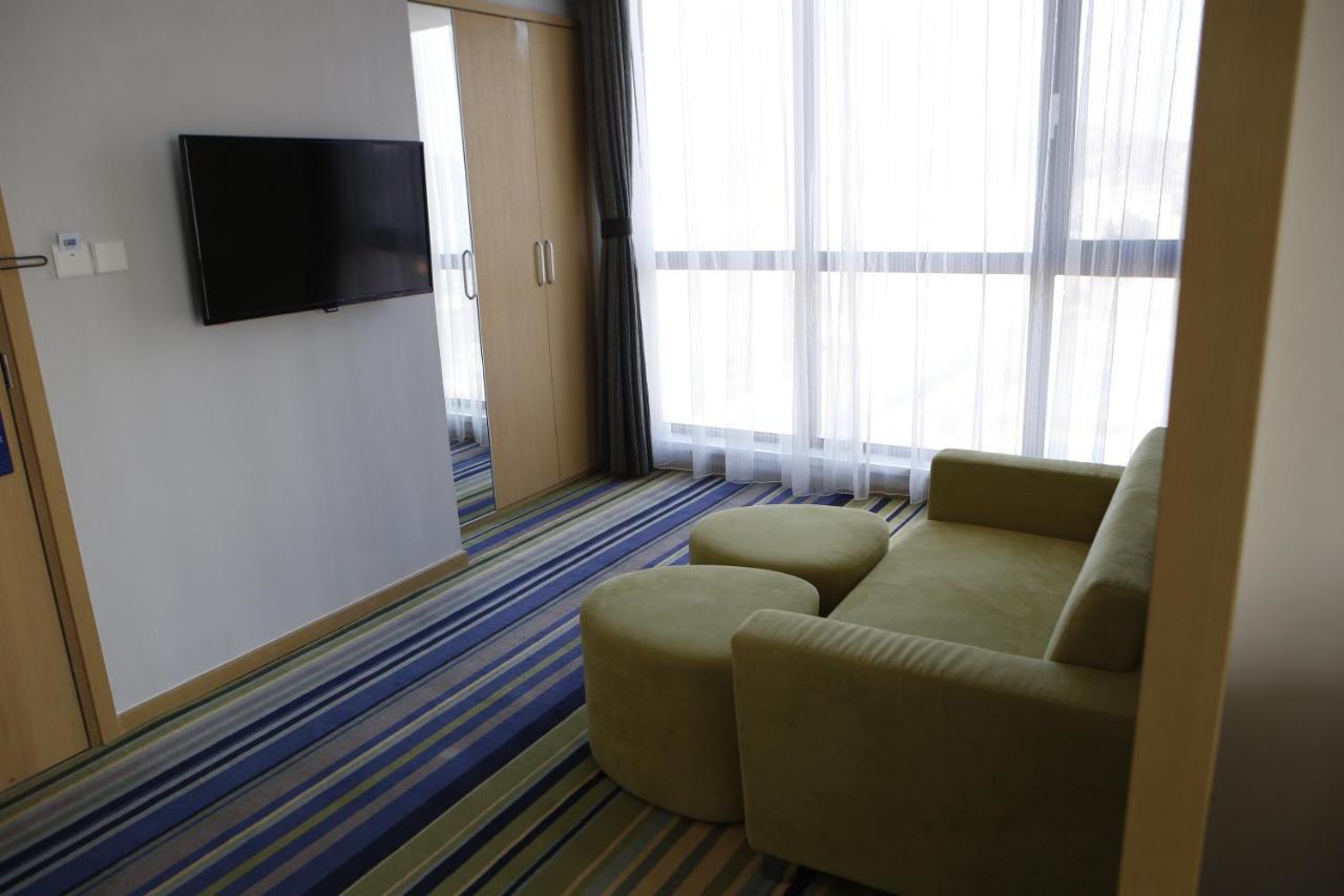 Holiday Inn Express Yingkou Onelong Plaza By Ihg Gaizhou Zewnętrze zdjęcie